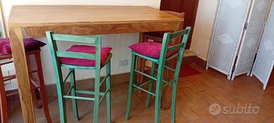 Tavolo alto con sedie