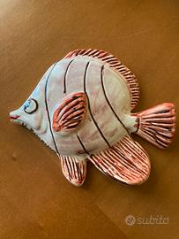 Pesce in ceramica dipinto a mano
