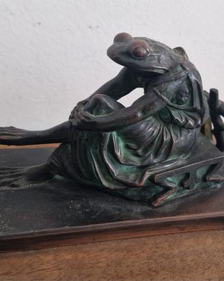 statua in bronzo rana