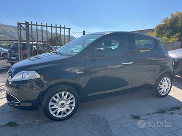 Lancia Ypsilon 1.2 69 CV 5 porte S&S Silver
