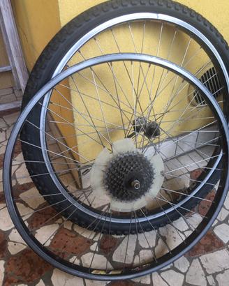 2 cerchi bicicletta Fix uno completo