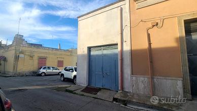 Garage-deposito con cantinola mq.81