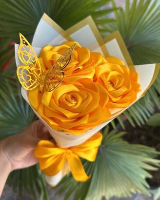 Mini mazzo di 3 rose gialle