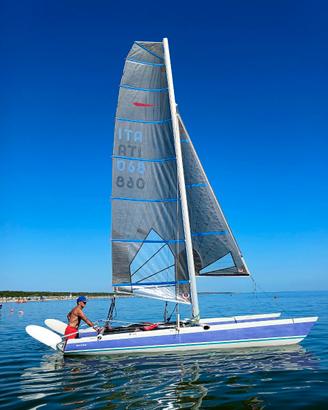 Catamarano DART 18