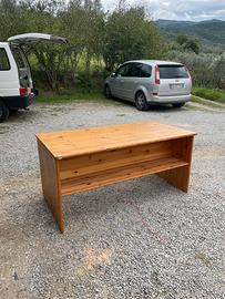 Scrivania in legno