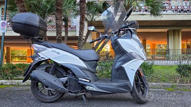 SYM Jet 14 125 (2020) – accessori inclusi