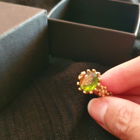 Anello in argento dorato con pietra verde