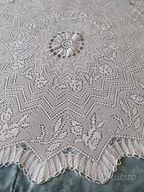 Tovaglia all'uncinetto.