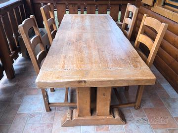 Tavolo in legno massiccio