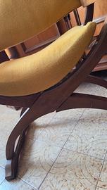 Poltrone da camera in legno.