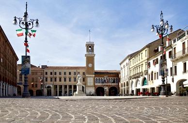 Locale commerciale a Rovigo - Centro città