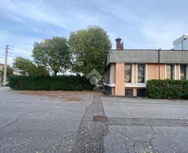 NEGOZIO A CASTIGLIONE DELLE STIVIERE