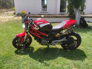 Ducati Monster 696