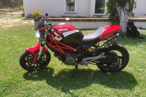 Ducati Monster 696