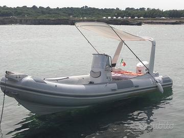 Gommone Sacs 640 con motore fuoribordo + carrello