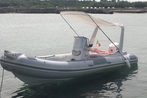 Gommone Sacs 640 con motore fuoribordo + carrello