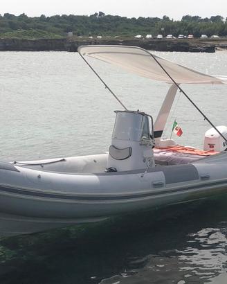 Gommone Sacs 640 con motore fuoribordo + carrello