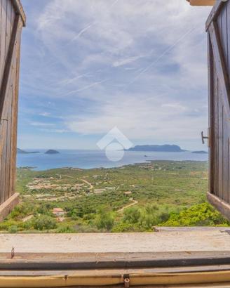 2 LOCALI A GOLFO ARANCI