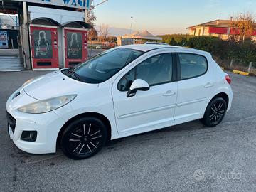 peugeot 207 GPL.     anno 2012