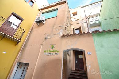 Casa indipendente di ampia superficie con terrazza