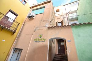 Casa indipendente di ampia superficie con terrazza