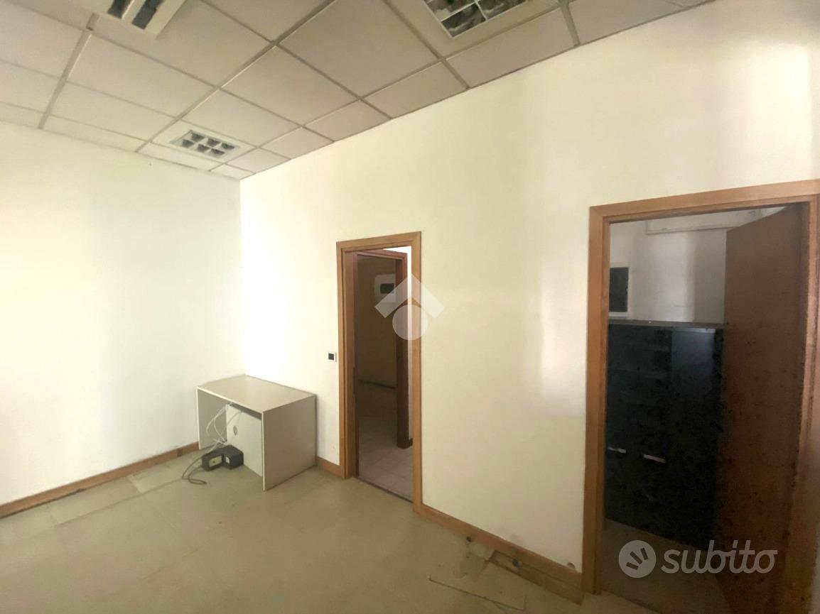 NEGOZIO A SELVAZZANO DENTRO - Vista 4
