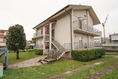 QUADRILOCALE A CURNO CON GIARDINO BOX SOLAIO E TAV