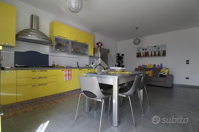 PORZIONE DI BIFAMILIARE A LUZZI