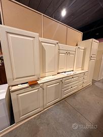 Cucina lineare beige stile country completa