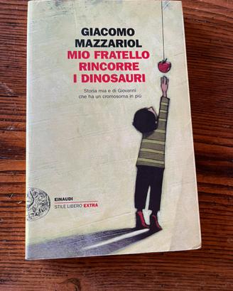 Mio fratello rincorre i dinosauri