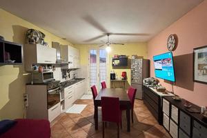 Recente appartamento con travi a vista Collecchio