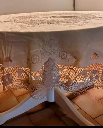 Tovaglia tonda in sfilato siciliano 