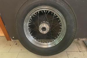 Ruota a raggi vintage 16x3.00 con pneumatico Shink