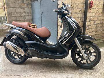 Beverly 300 tourer i e