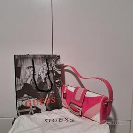 Borsetta vintage a baguette anni 2000 della Guess