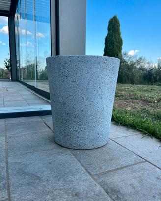 Vaso da giardino in cemento