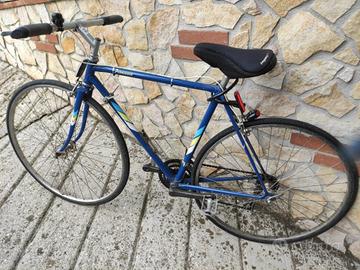Bici blu da città/corsa in acciaio