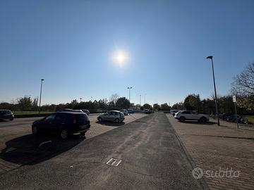 Posto auto chiuso da cancello automatico