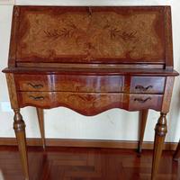 Mobile intarsiato con ribalta