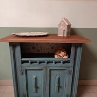 Mobile rustico ricolorato 