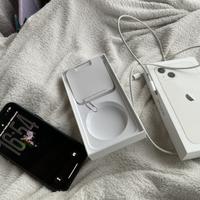 Iphone 13 praticamente nuovo grado A++ e accessori