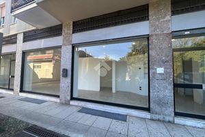 NEGOZIO A NOVA MILANESE