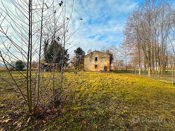 Rustico da demolire su lotto di 2000 mq