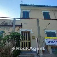 CASA INDIPEDENTE DA RICOSTRUIRE