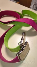Cintura in tessuto con un design bicolore vivace