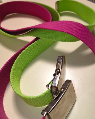 Cintura in tessuto con un design bicolore vivace