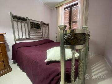 Antico letto matrimoniale