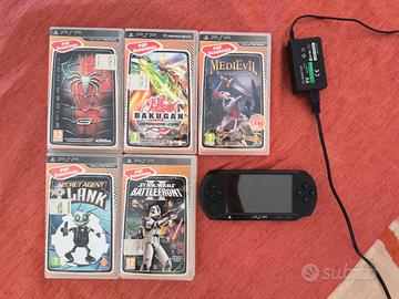 Lotto PSP Street E1004 + Alimentatore + 5 Giochi