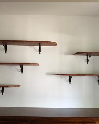 Mensole in legno massello con staffe decorative