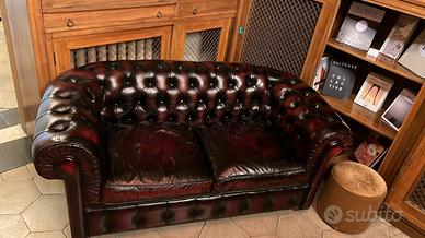 Divano chesterfield